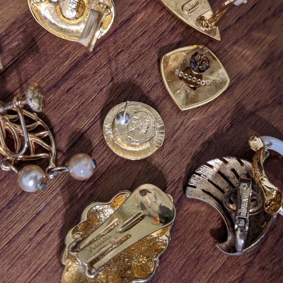 Lot of signed vintage single earrings, goldtone - Picture 4 of 6